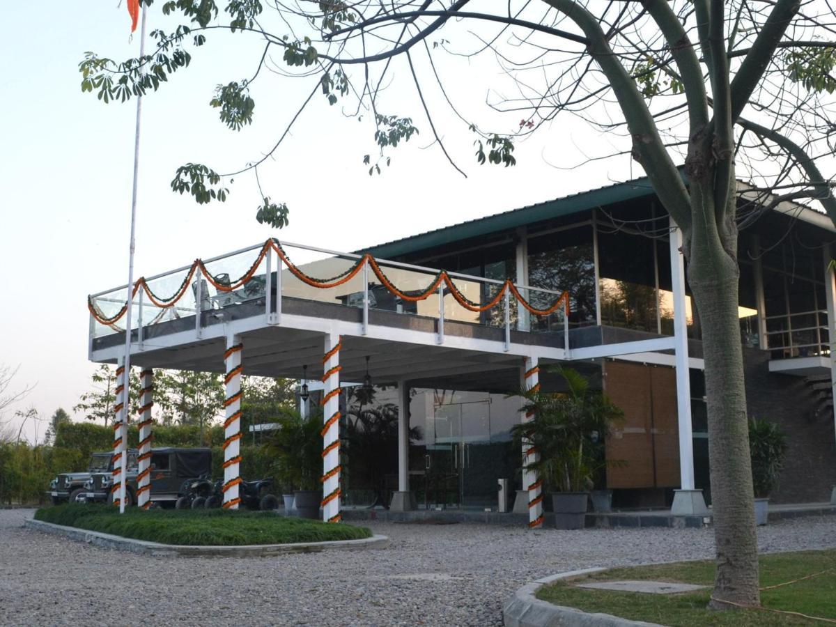 Hotel Amatra By The Ganges à Haridwār Extérieur photo